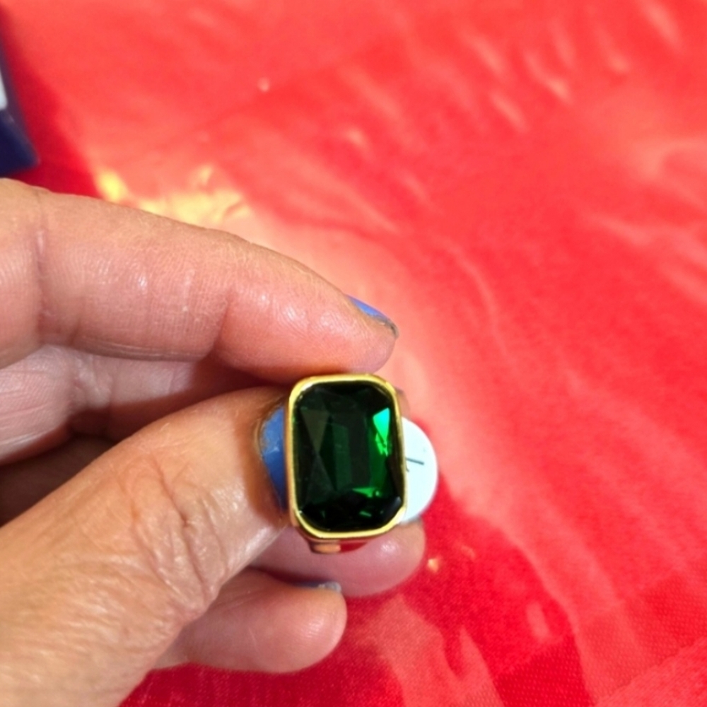 Ring Emerald Green Color Gold Plated Over Stainless Steel Ring - Picture 9 of 9
